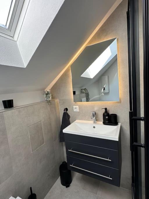 Stylisches Apartment In Zentraler Lage - Mit Klima Karlsruhe Esterno foto